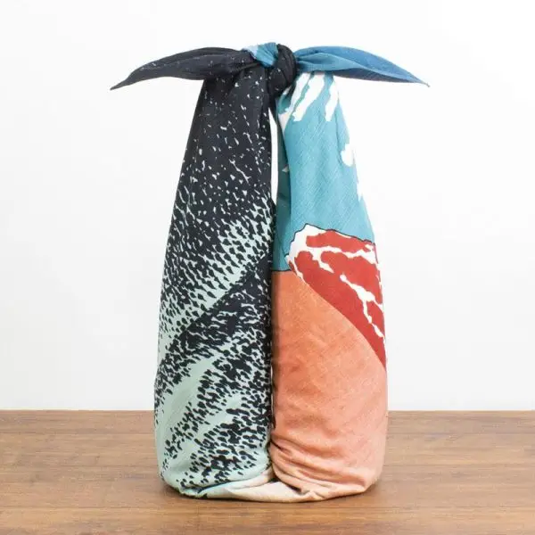 Furoshiki Red Fuji 104 cm - Image 3